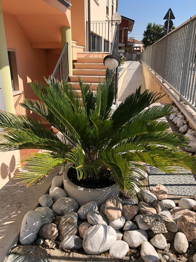 Appartamento Bianco - Peschiera Del Garda Luaran gambar